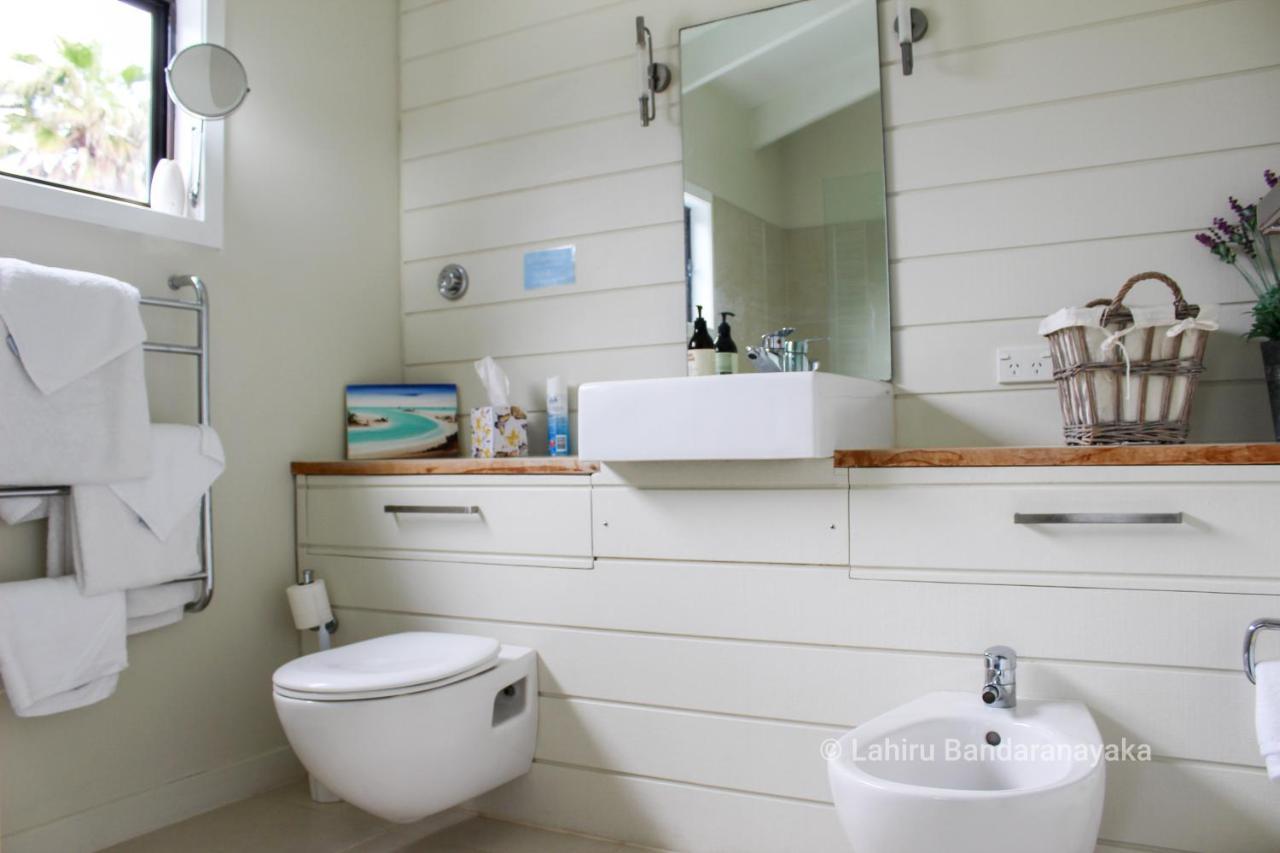Le Chalet Waiheke Apartments Ostend Екстериор снимка