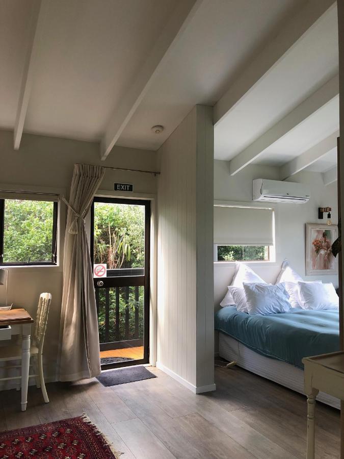 Le Chalet Waiheke Apartments Ostend Екстериор снимка
