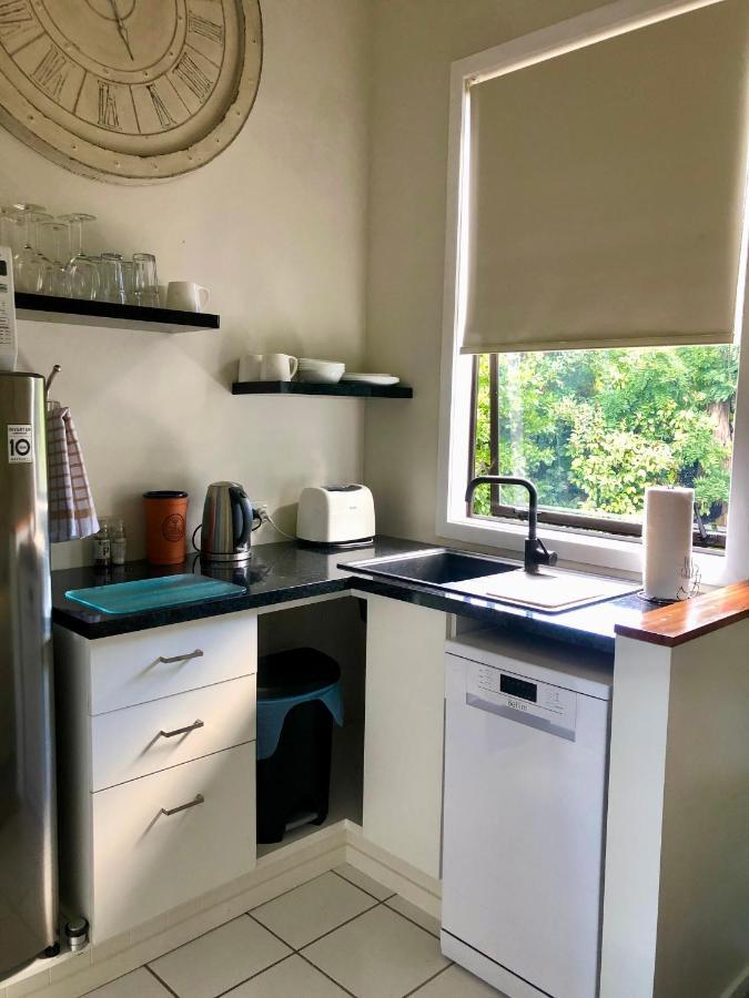 Le Chalet Waiheke Apartments Ostend Екстериор снимка