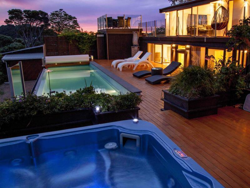 Le Chalet Waiheke Apartments Ostend Екстериор снимка