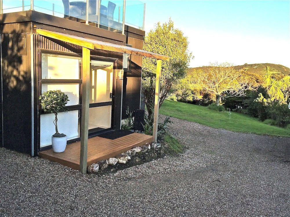 Le Chalet Waiheke Apartments Ostend Екстериор снимка