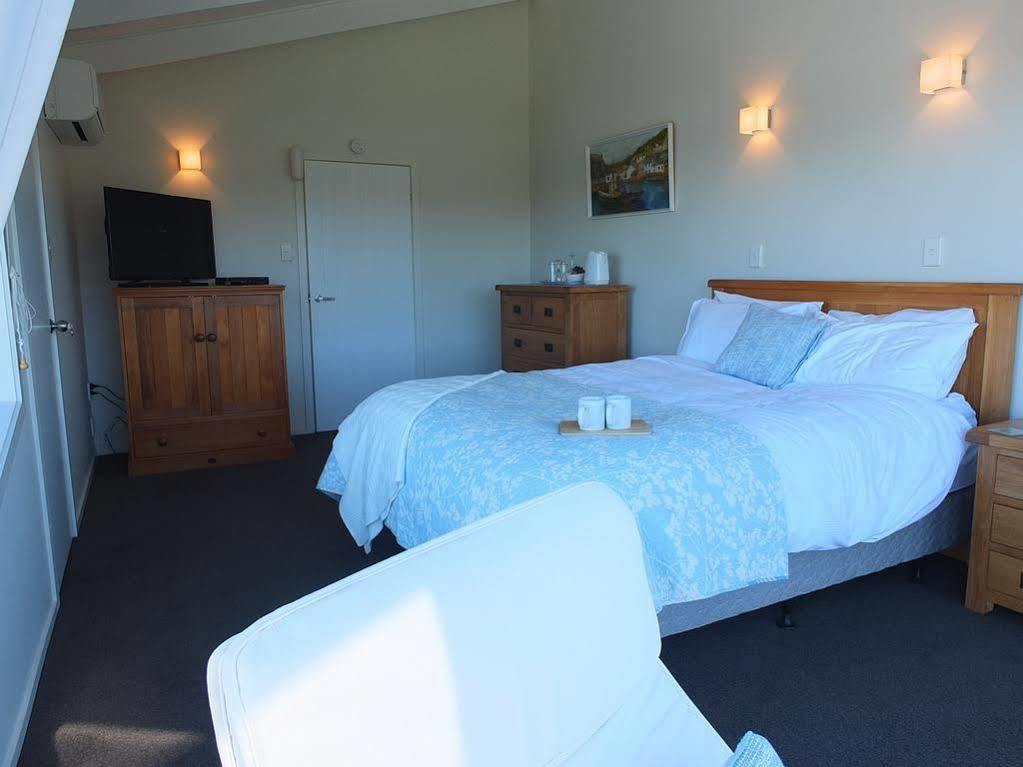 Le Chalet Waiheke Apartments Ostend Екстериор снимка