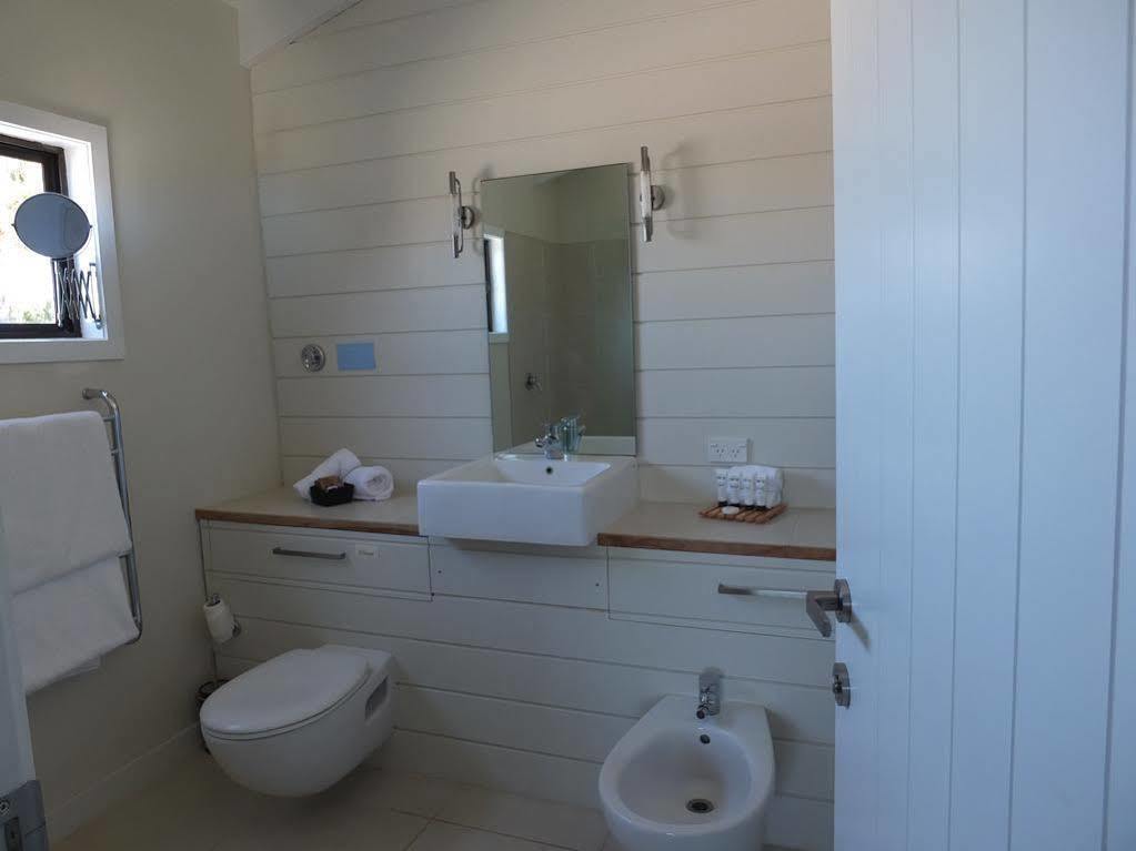 Le Chalet Waiheke Apartments Ostend Екстериор снимка