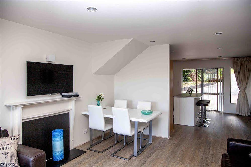 Le Chalet Waiheke Apartments Ostend Екстериор снимка