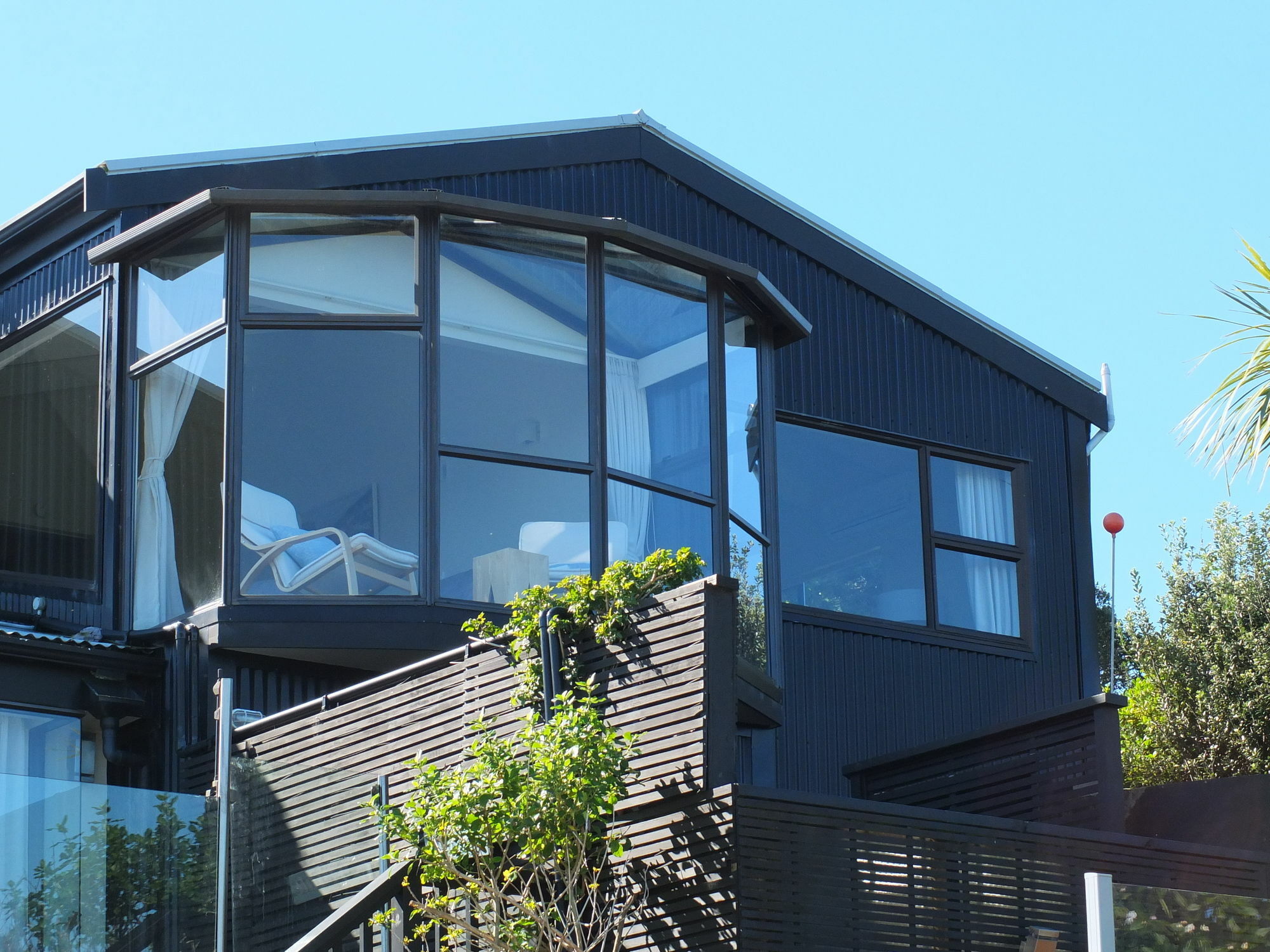 Le Chalet Waiheke Apartments Ostend Екстериор снимка