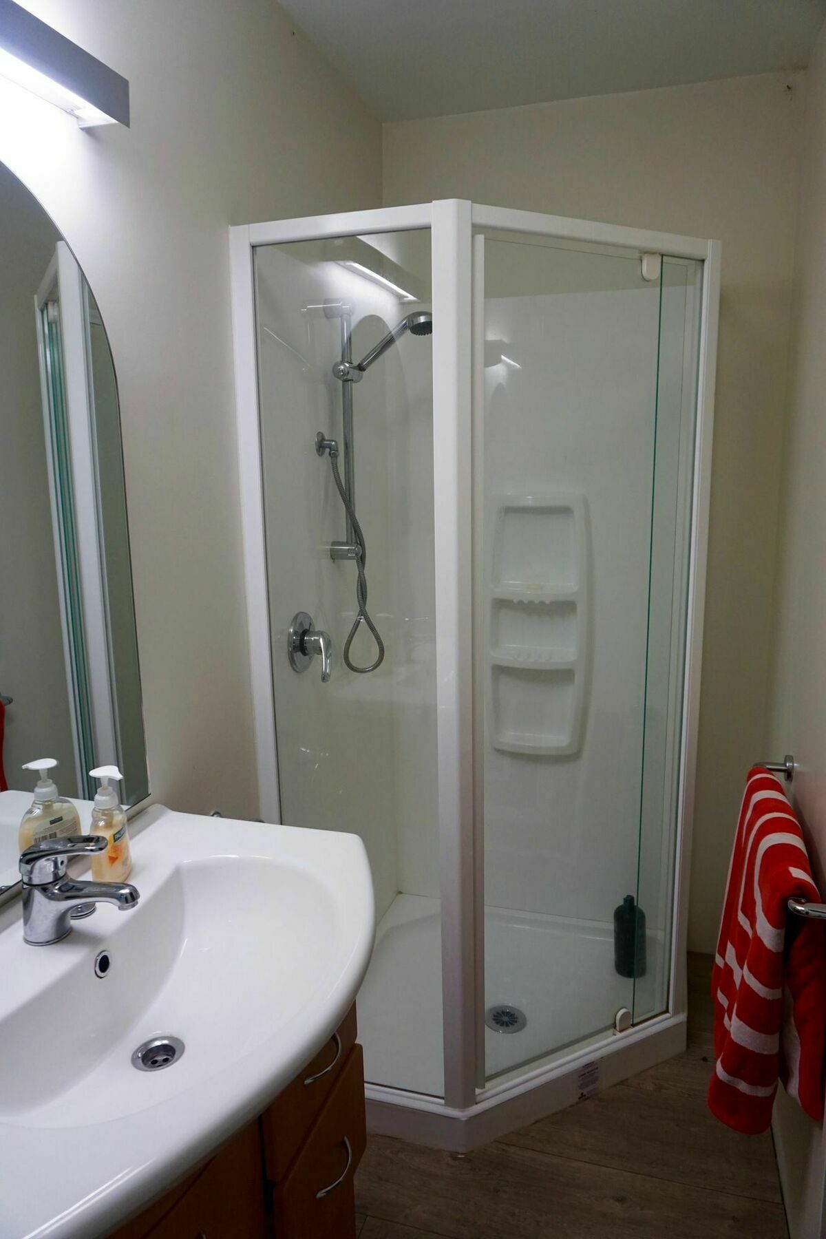 Le Chalet Waiheke Apartments Ostend Екстериор снимка