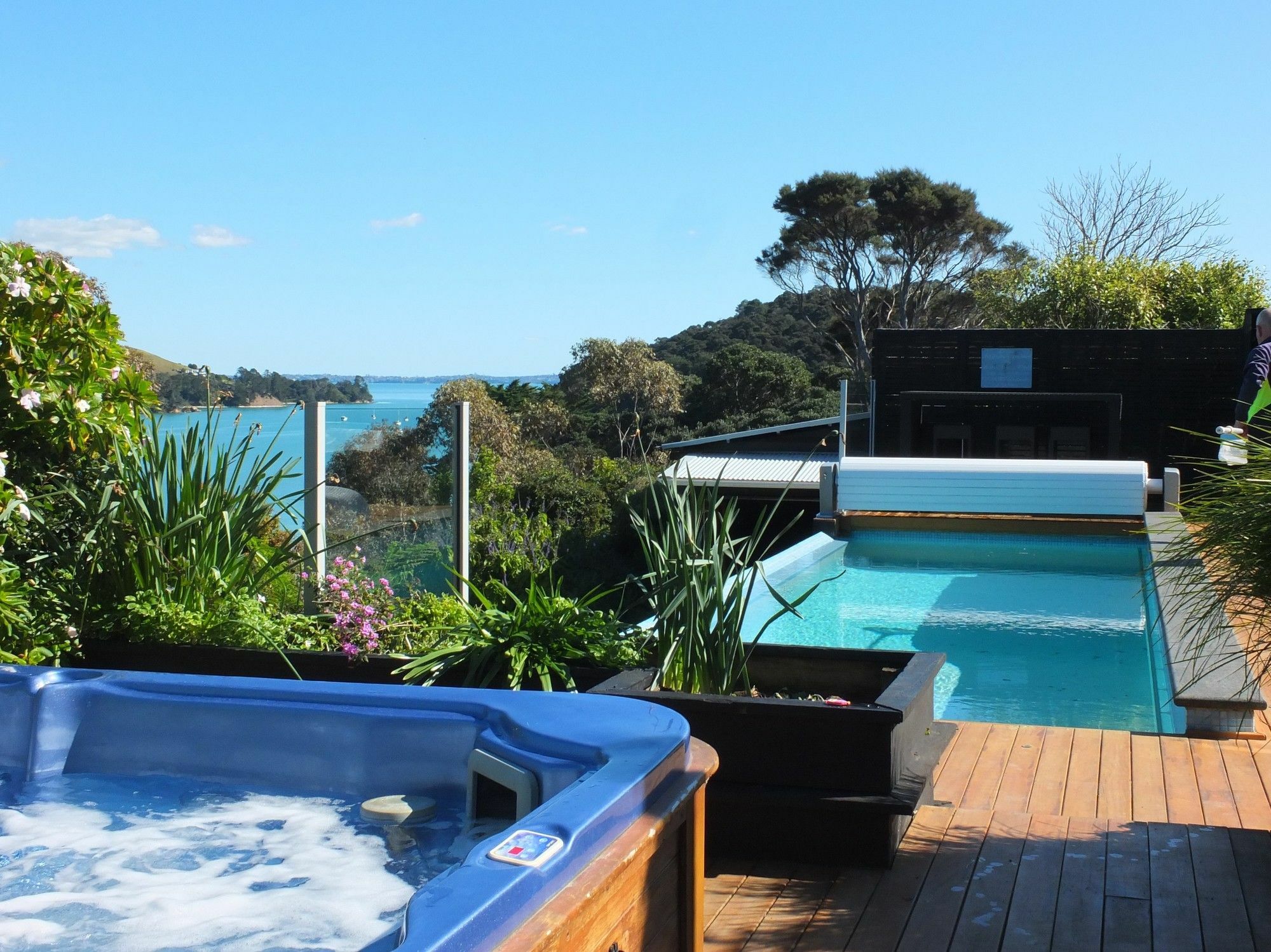 Le Chalet Waiheke Apartments Ostend Екстериор снимка